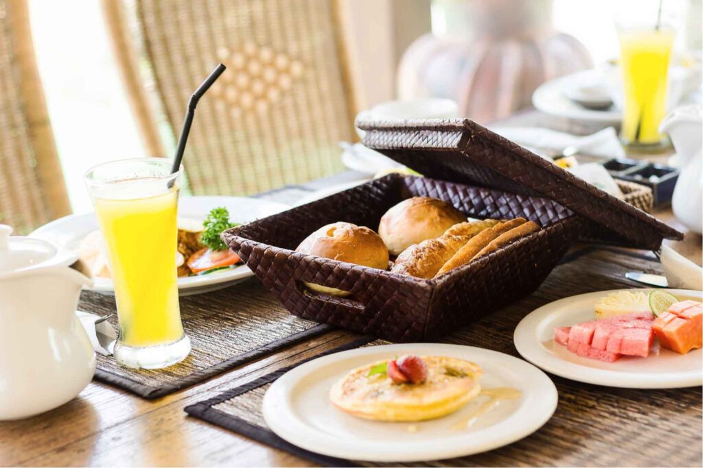 3.2.1.5.7. Breakfast Family Style (4)